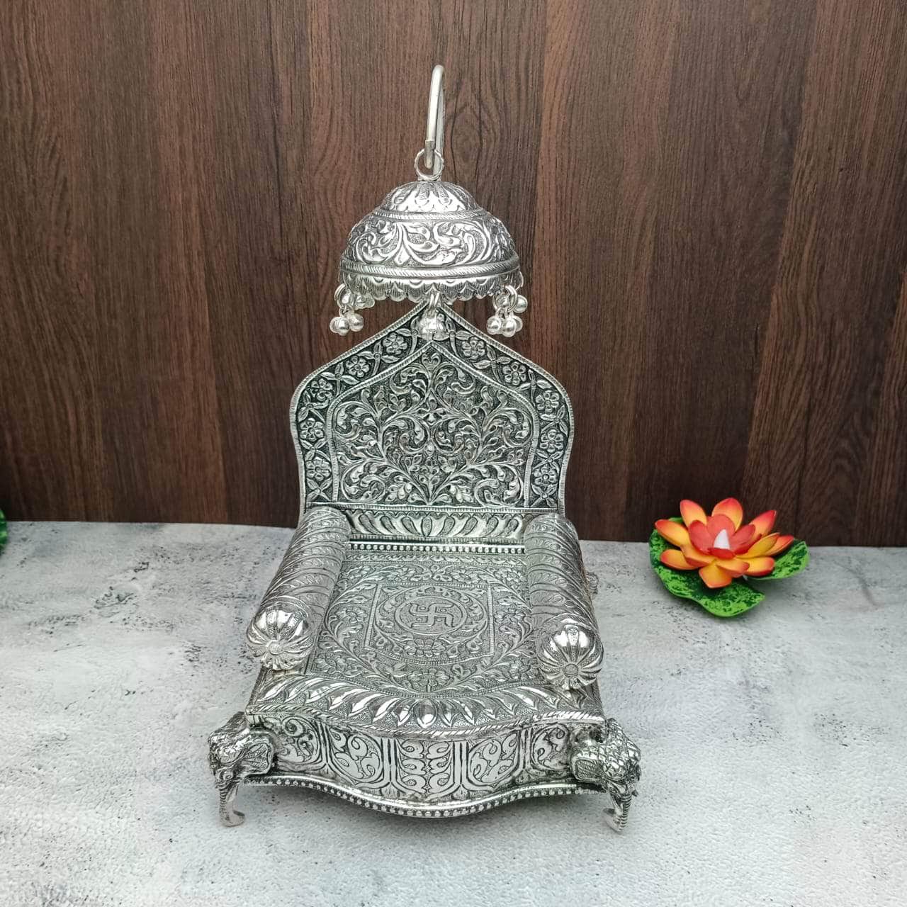 Antique Svastik Elephant Stand Mantap
