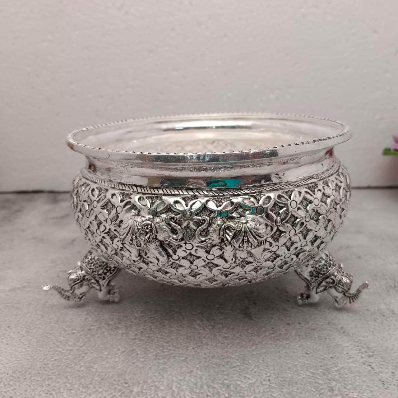 Antique Elephant Designer Stand Urli