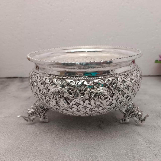 Antique Elephant Designer Stand Urli