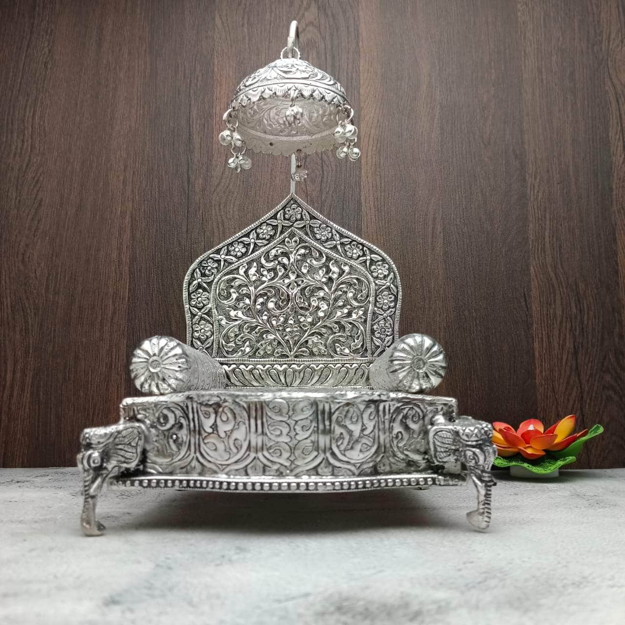 Antique Svastik Elephant Stand Mantap